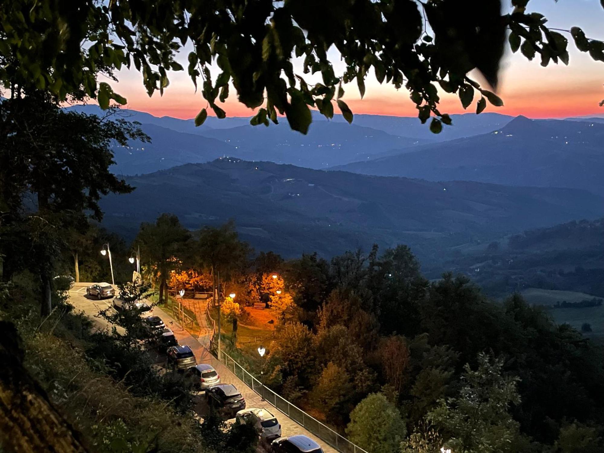 Novecento Luxury&Spa Residence 4 Stelle Montese エクステリア 写真