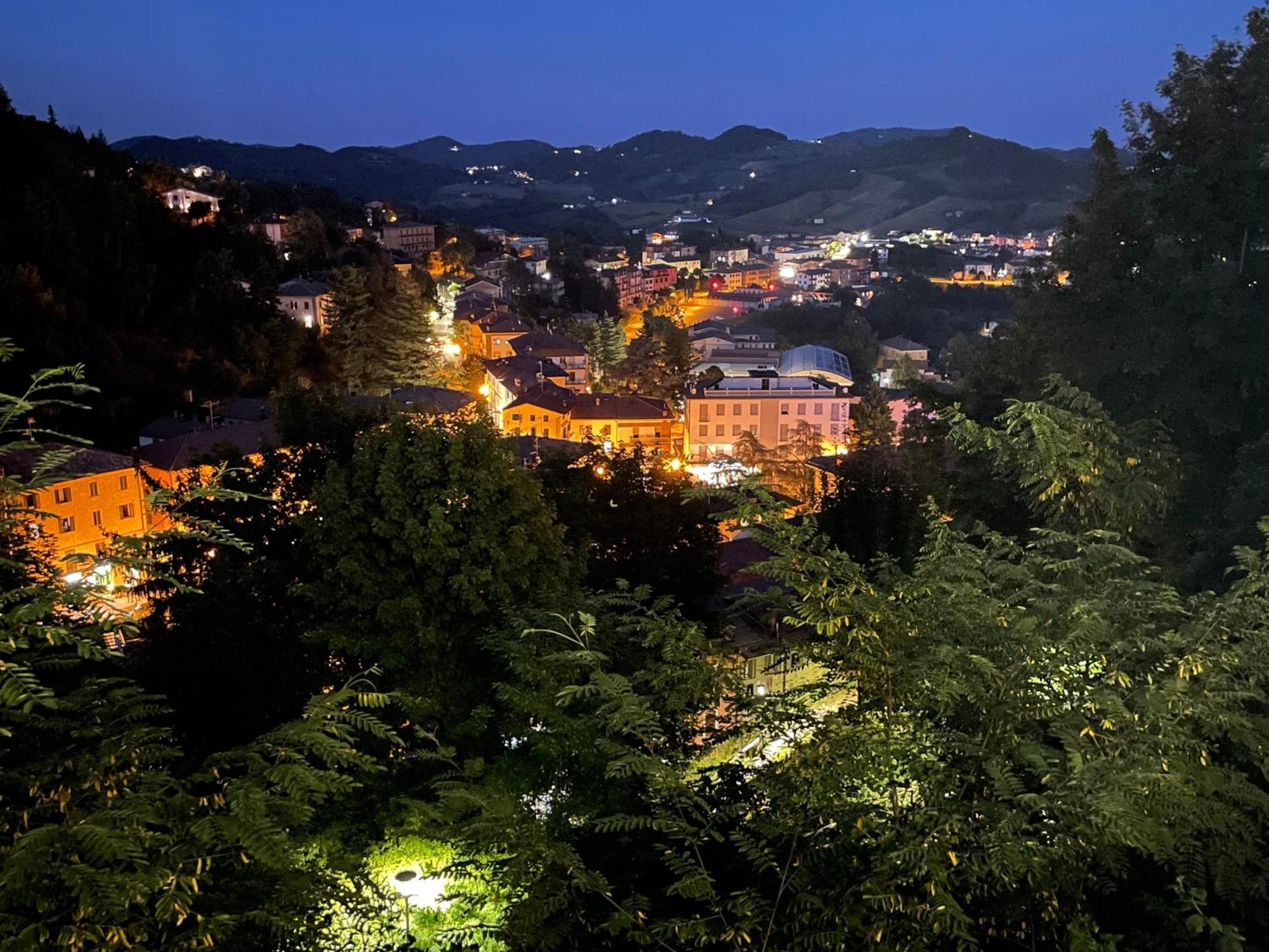 Novecento Luxury&Spa Residence 4 Stelle Montese エクステリア 写真